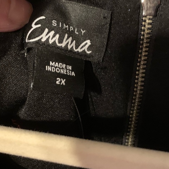 2X Crimson Embroidered Black Roses Dress NWT - Picture 7 of 11